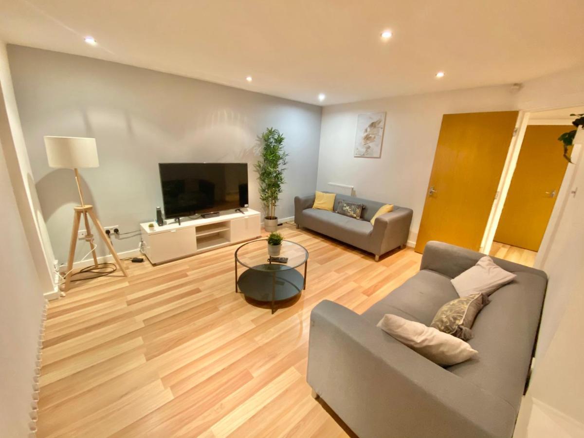 Large 5-Bed City Centre Townhouse With Secure Parking Манчестер Екстер'єр фото