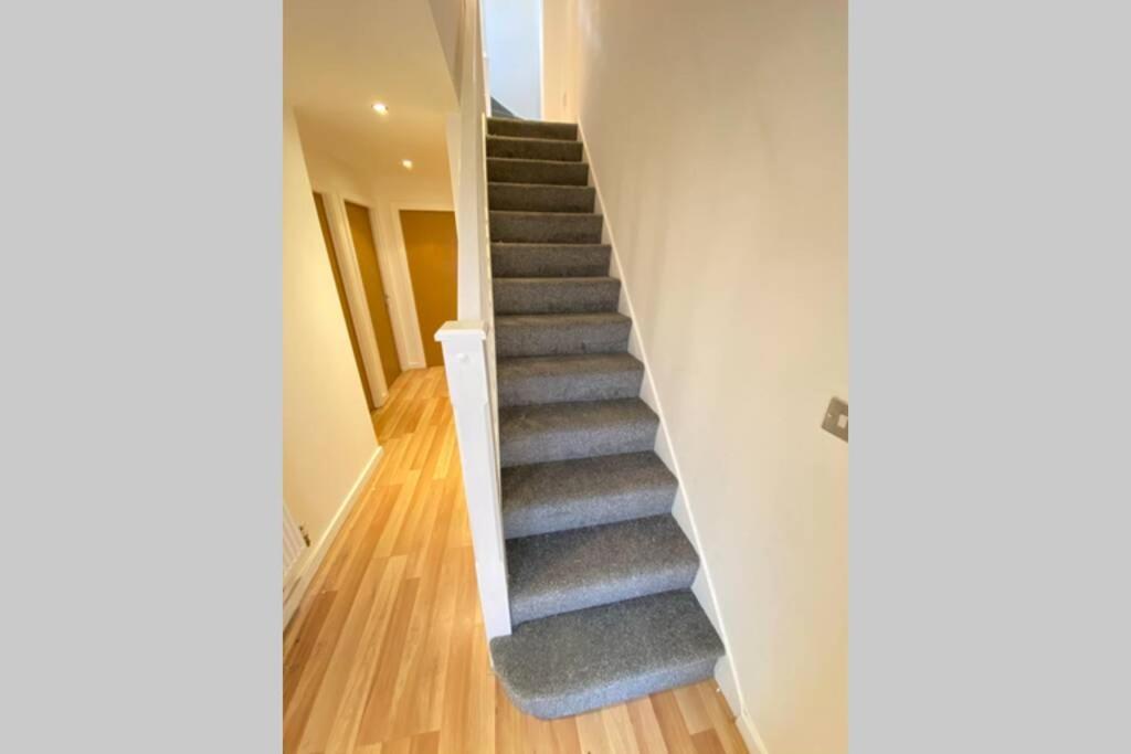 Large 5-Bed City Centre Townhouse With Secure Parking Манчестер Екстер'єр фото